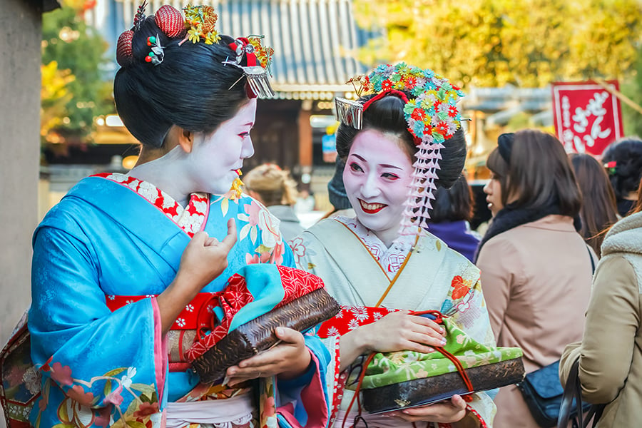 Geishas in the Gion district of Kyoto, Japan