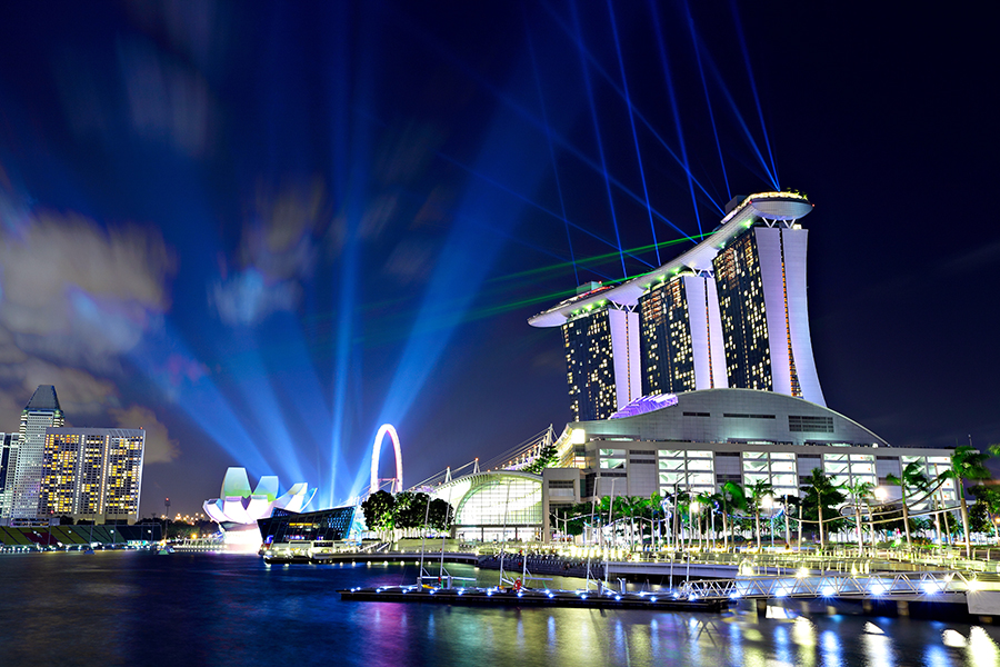 Explore the cosmopolitan city of Singapore on your way to and from Fiji