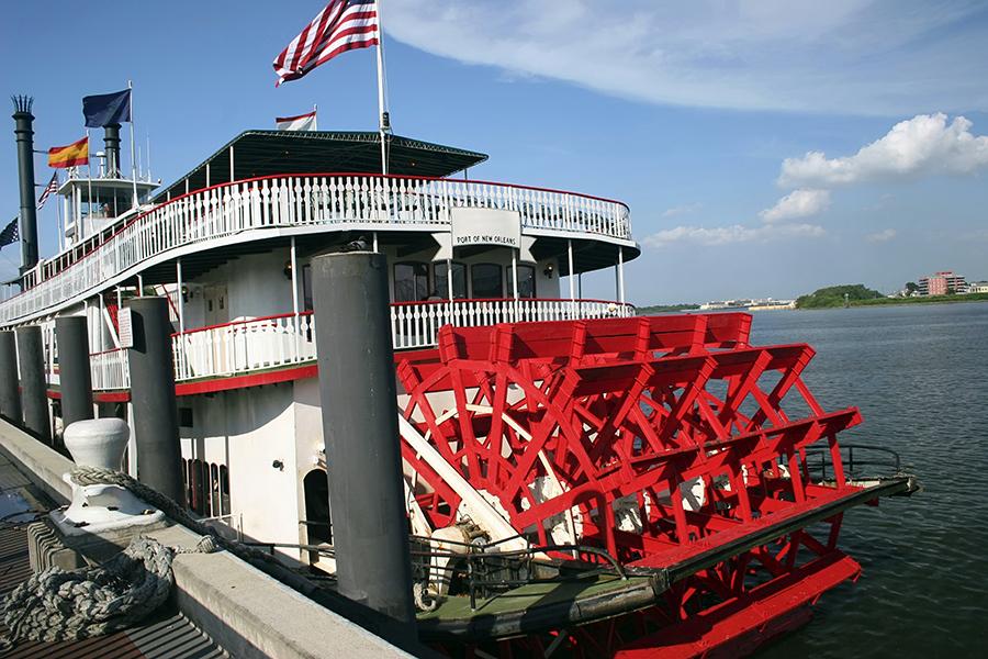 Paddle steamer, New Orleans Tennessee, USA