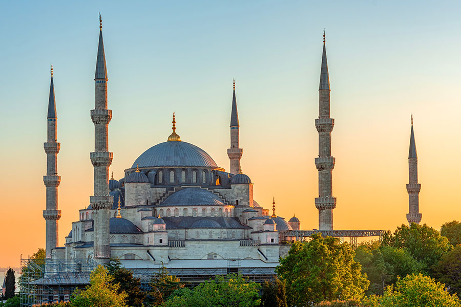 Admire the spectacular Blue Mosque at sunset in Istanbul | Travel Nation Admire the spectacular Blue Mosque at sunset in Istanbul | Travel Nation