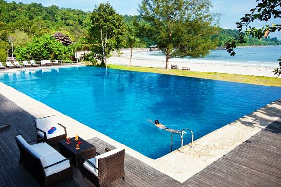 The pool at Bunga Raya Island Resort 
