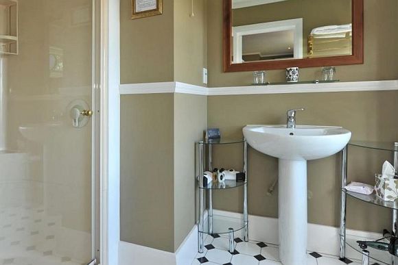 Kershaw House - Bathroom