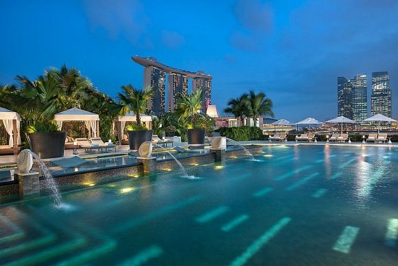 The pool at Mandarin Oriental Singapore