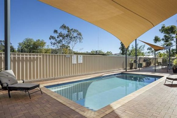 Quest Alice Springs - pool