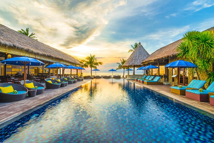 Stay at the luxury Nusa Lembongan Beach Club & Resort | Travel Nation