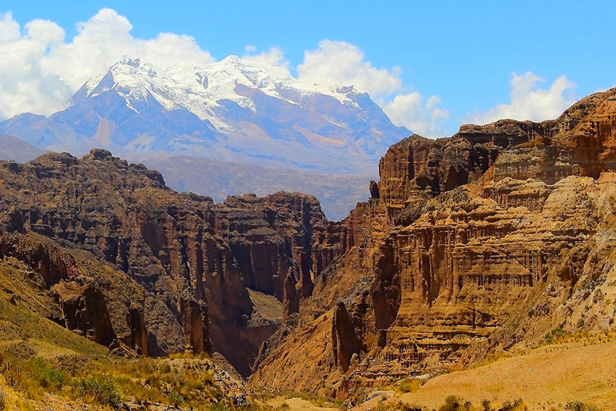 Hike through the extraordinary scenery surrounding La Paz | Travel Nation