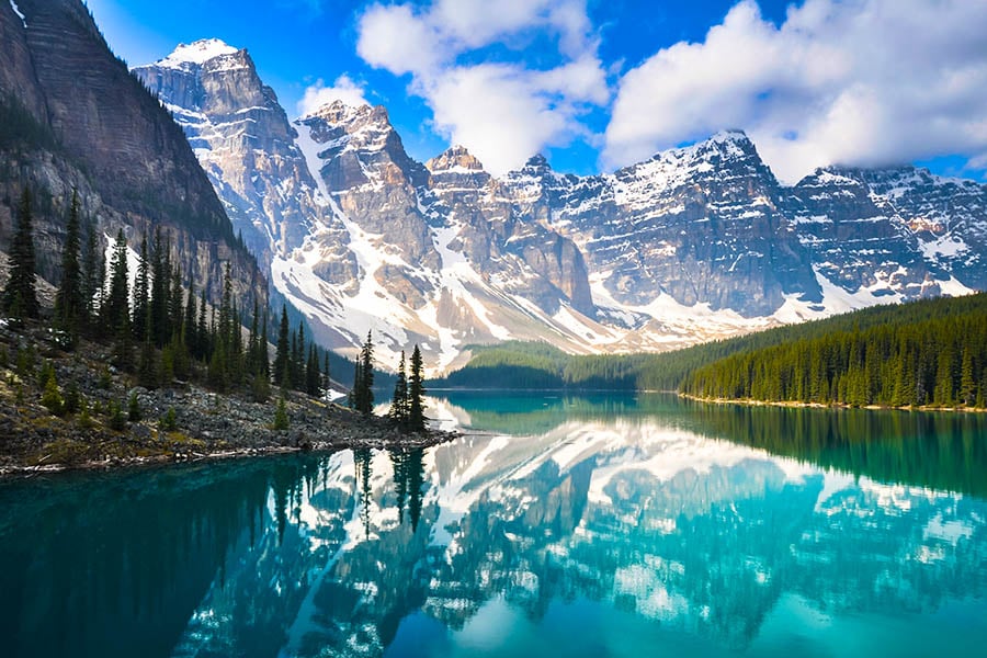 Soak up the stunning scenery around Lake Moraine, Canada | Travel Nation
