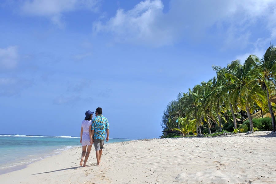 Walk barefoot along the beaches of the Cook Islands | Travel Nation