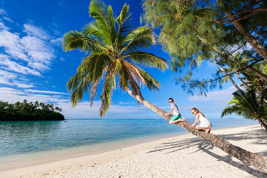 Let the kids run free on the beaches of Rarotonga | Travel Nation