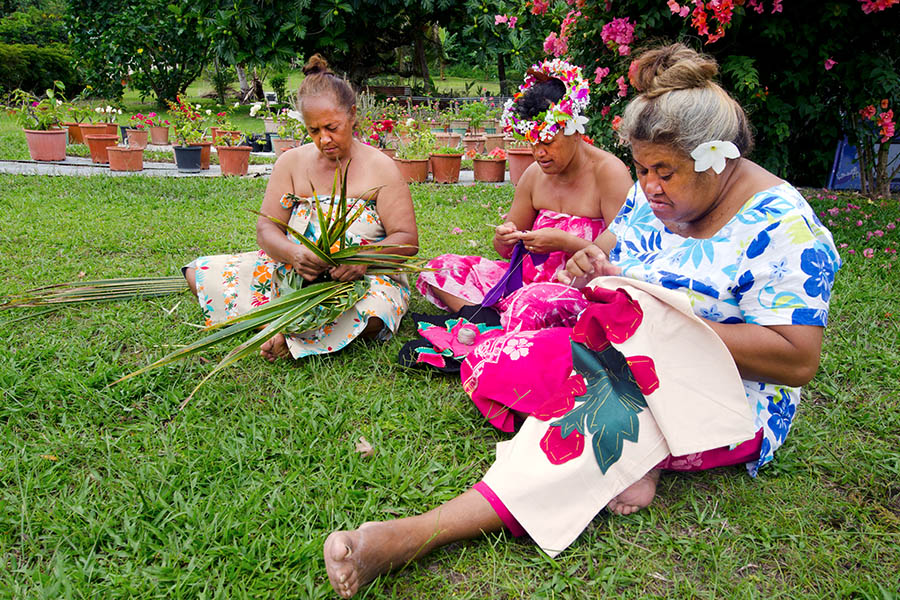 Learn about local crafts in the Cook Islands | Travel Nation