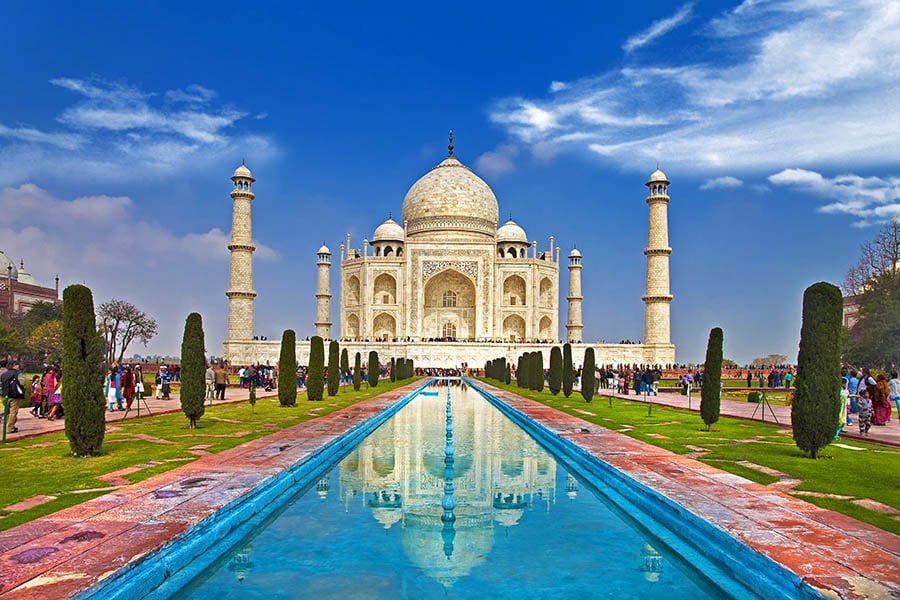 Visit the Taj Mahal on a sunny day | Travel Nation
