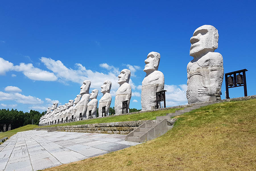 See the Japanese Moai statues, replicas of Easter Island | Travel Nation