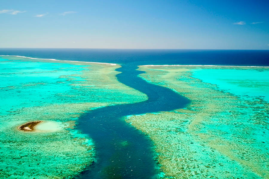 Visit the largest lagoon in the world in New Caledonia | Travel Nation