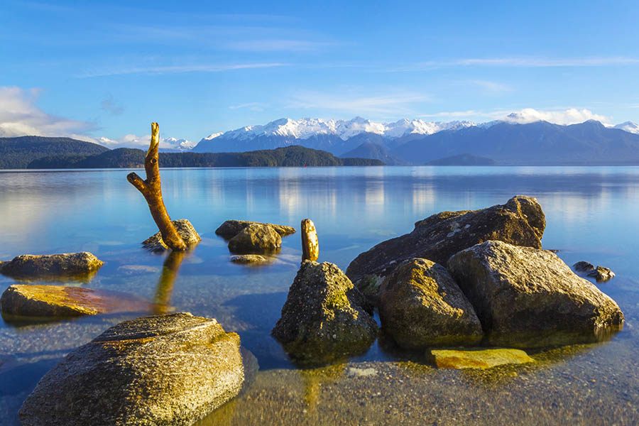 Lake Manapouri in New Zealand's Fiordland | Travel Nation