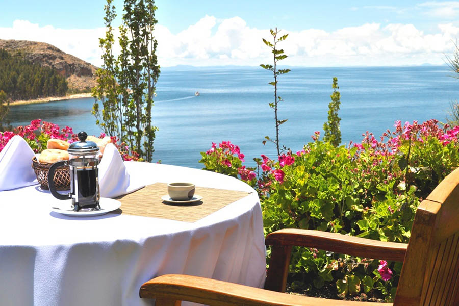 Enjoy romantic breakfasts overlooking Lake Titicaca | Photo credit: Isla Suasi
