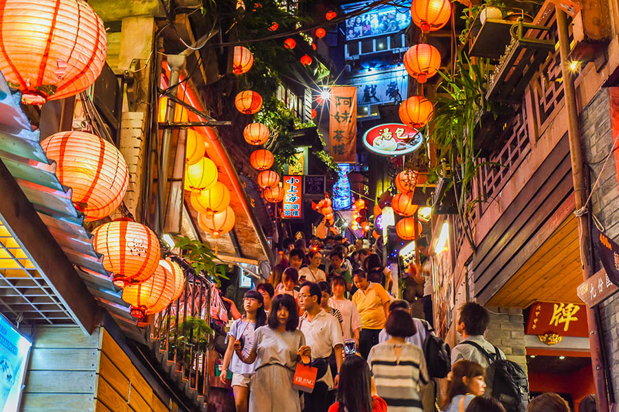Soak up the evening atmosphere in Jiufen, Taipei | Travel Nation
