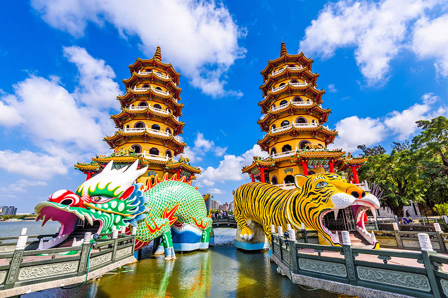 Visit the tiger and dragon pagoda in Kaohsiung | Travel Nation