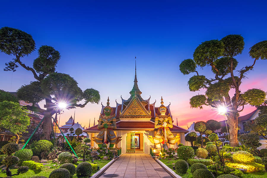 Visit beautiful Wat Arun Temple at sunset | Travel Nation