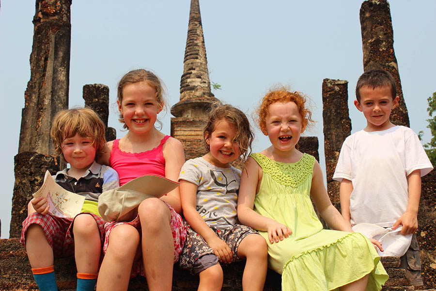 Kids at the temples in Sukhothai | Travel Nation Kids at the temples in Sukhothai | Travel Nation
