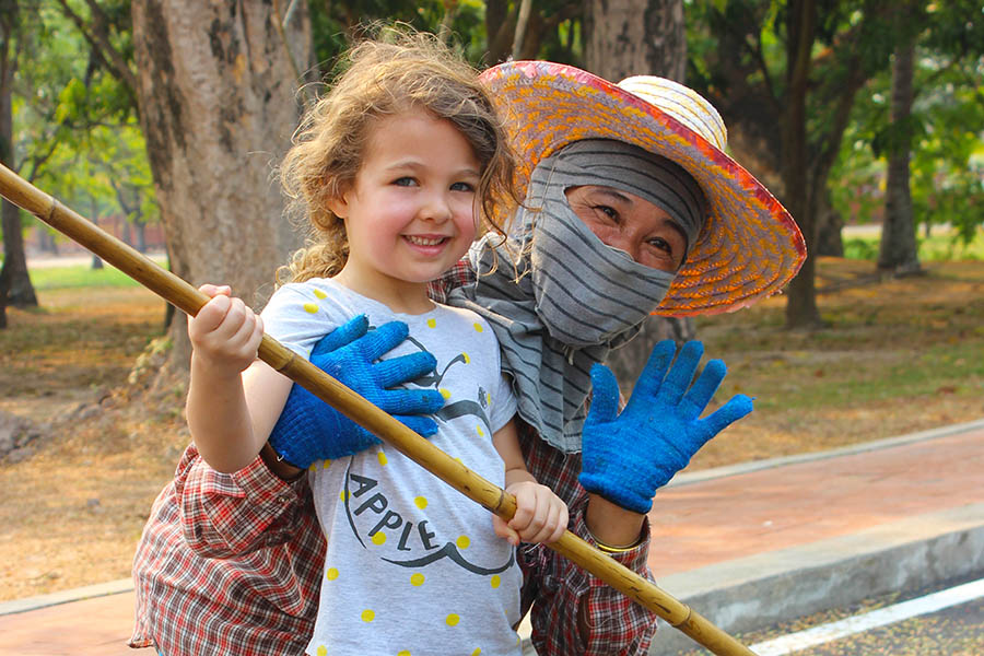 Welcoming locals with kids in Thailand | Travel Nation