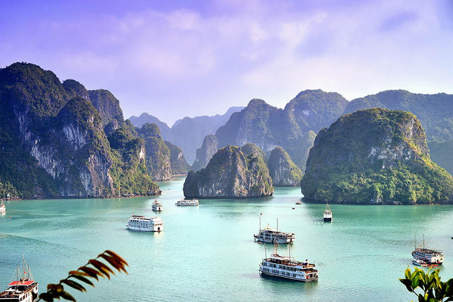 Spend the night on a Chinese Junk boat in Halong Bay