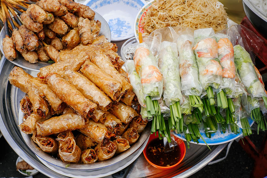 Grab a tasty Vietnamese snack on the street | Travel Nation