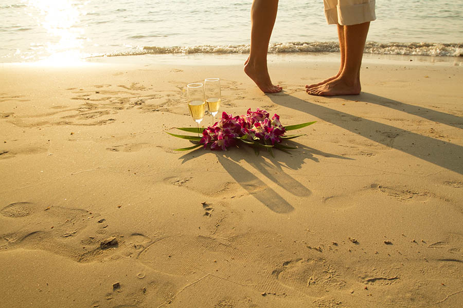Plan a tropical barefoot wedding on One Foot Island | Travel Nation