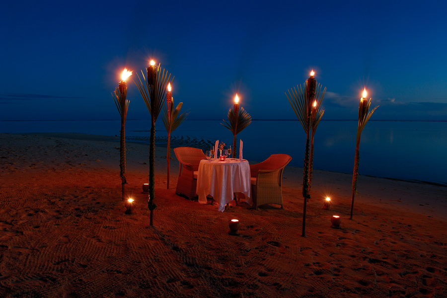 Little Polynesian - candlelit dinner on the beach