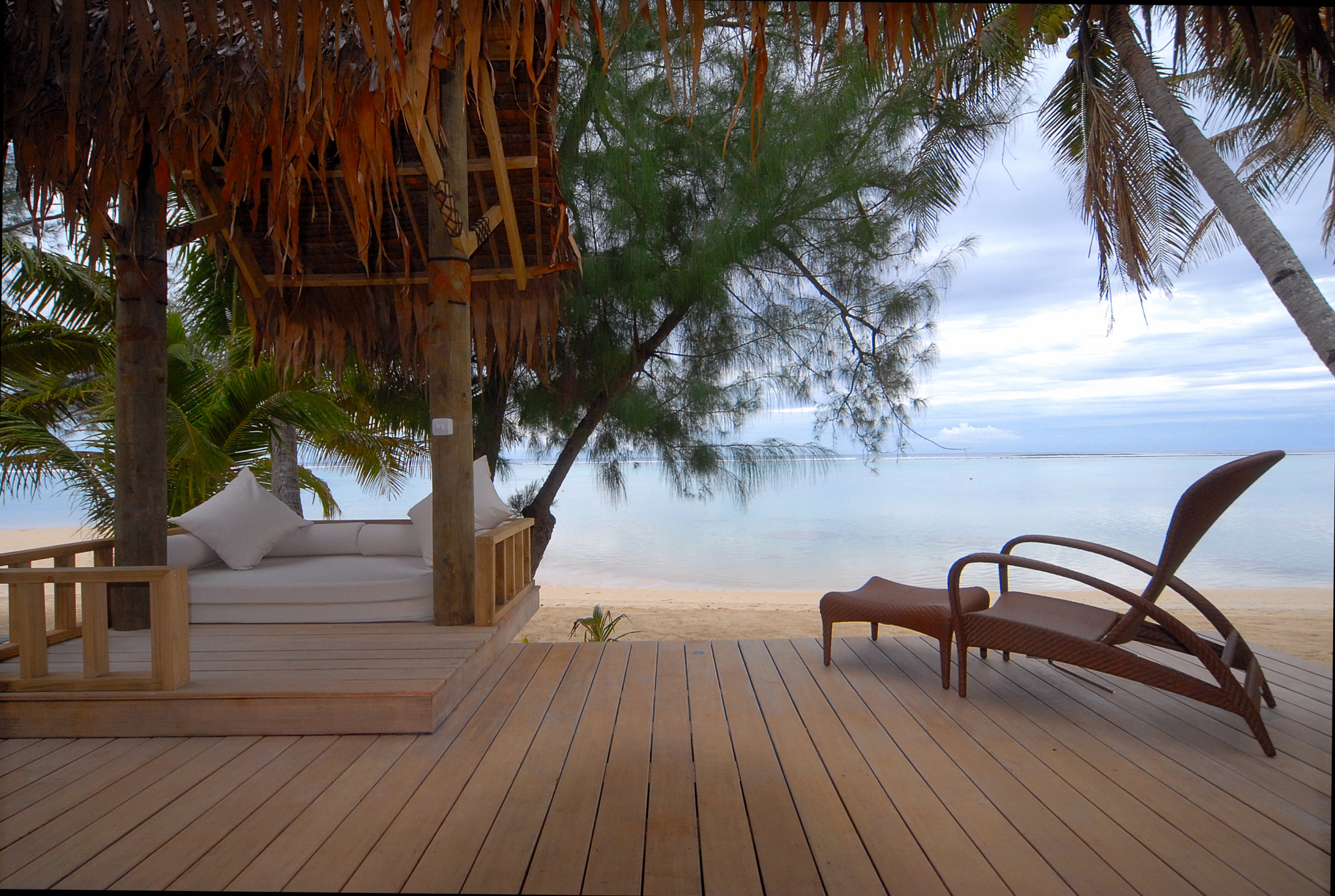 Little Polynesian - front deck on the beach