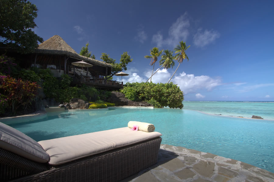 Pacific Resort Aitutaki - poolside