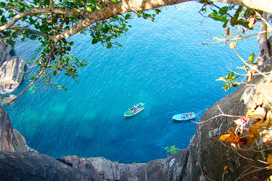 Dive into the clear waters off Trincomalee | Travel Nation