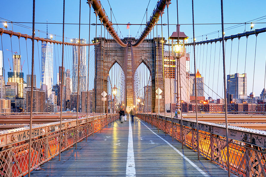 Stroll across the Brooklyn Bridge in New York City | Travel Nation
