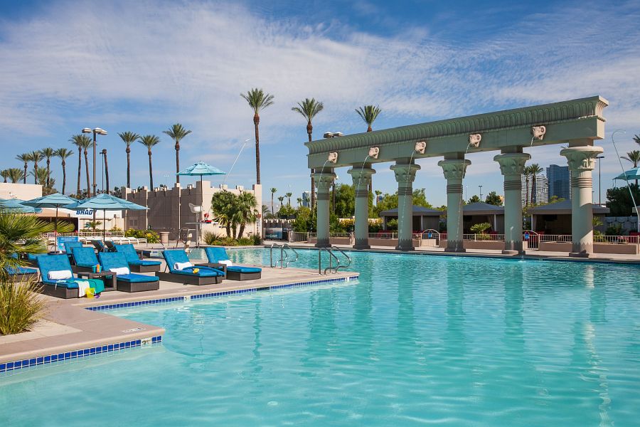 The Luxor | North Pool Fountains