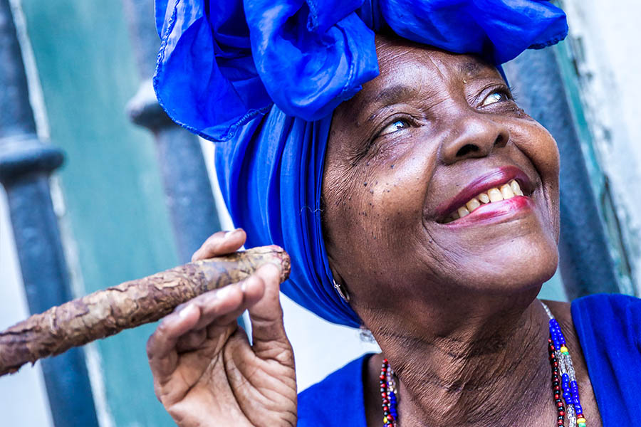 Cuban lady full of smiles | Travel Nation