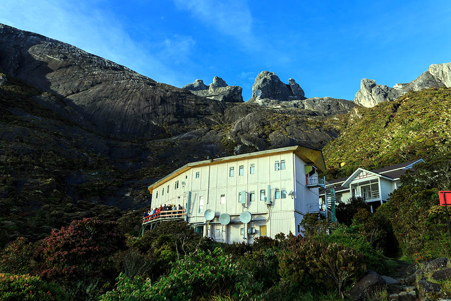 Make your way up to the rest house, Laban Rata, at 3270m
