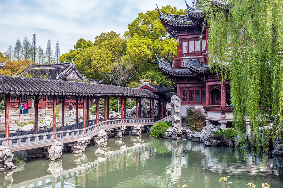 Discover old Shanghai at the famous Yu Garden