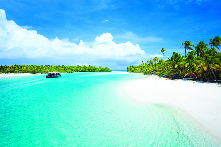Take a cruise on the spectacular Aitutaki Lagoon in the Cook Islands