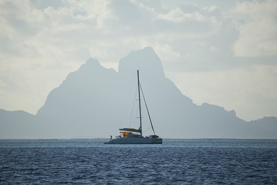 Explore French Polynesia in a private yacht charter | Photo credit: © Gregoire Le Bacon 