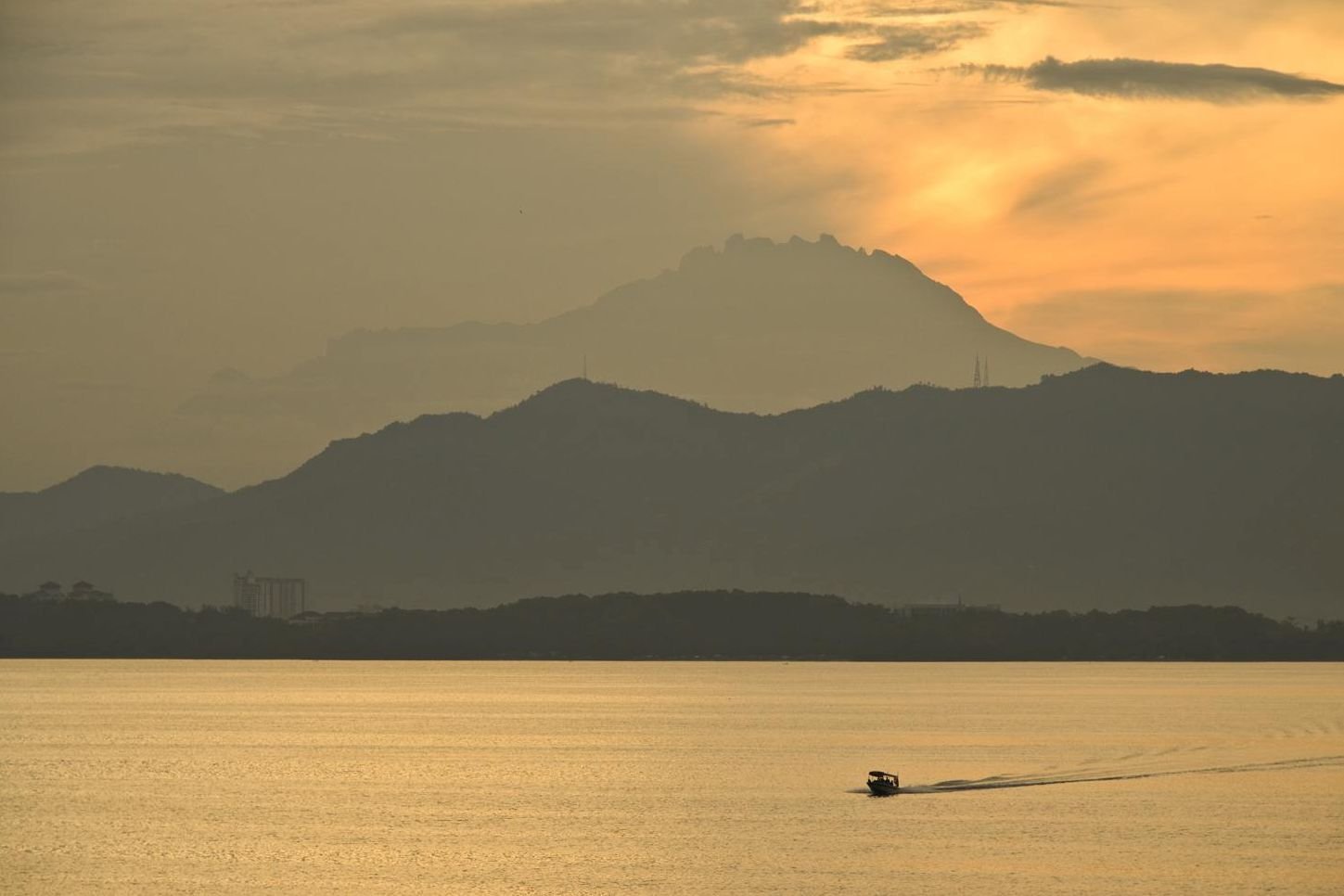 Enjoy the spectacular sunsets | Photo credit: Gaya Island Resort