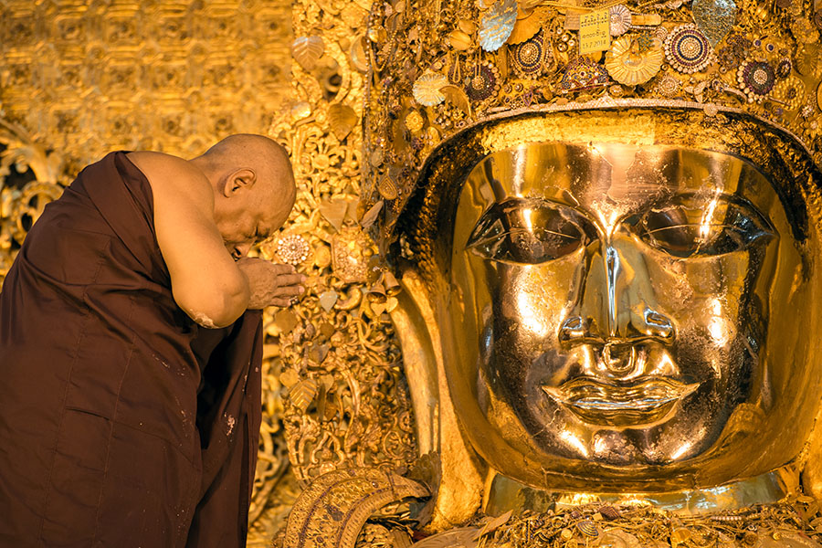 Visit the gold Buddha at Mahamuni Pagoda