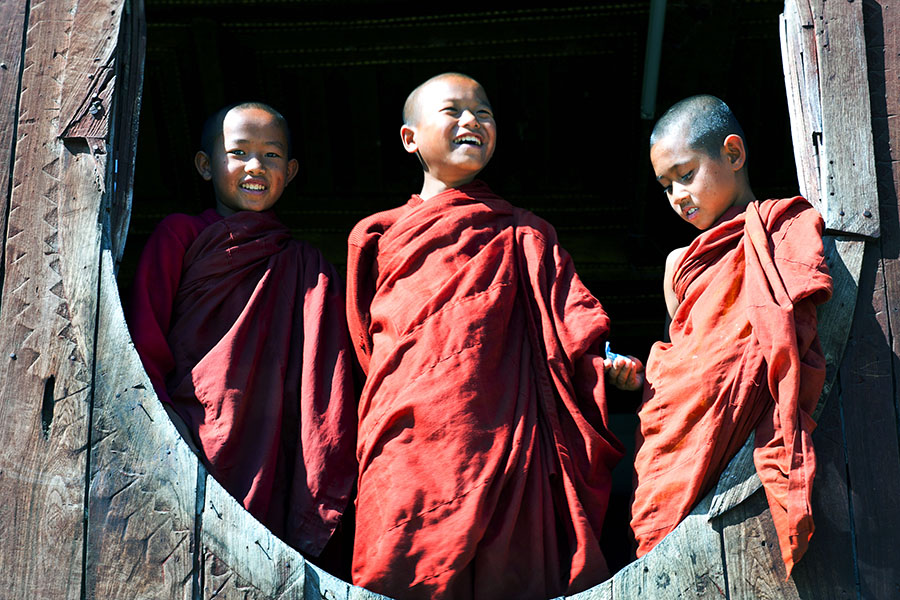 Stop at the wooden Shwe Yan Pyay Monastery
