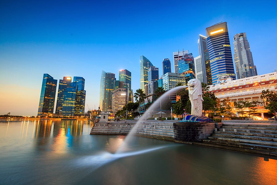 Visit Merlion Park and the Marina Bay area of Singapore