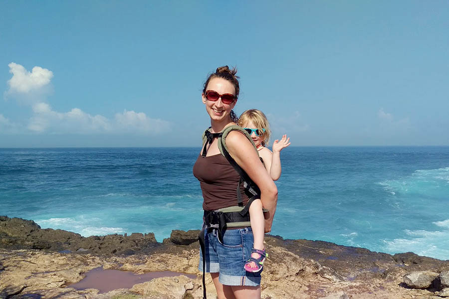 Sophie and daughter at the Devil's Tear, Nusa Lembongan