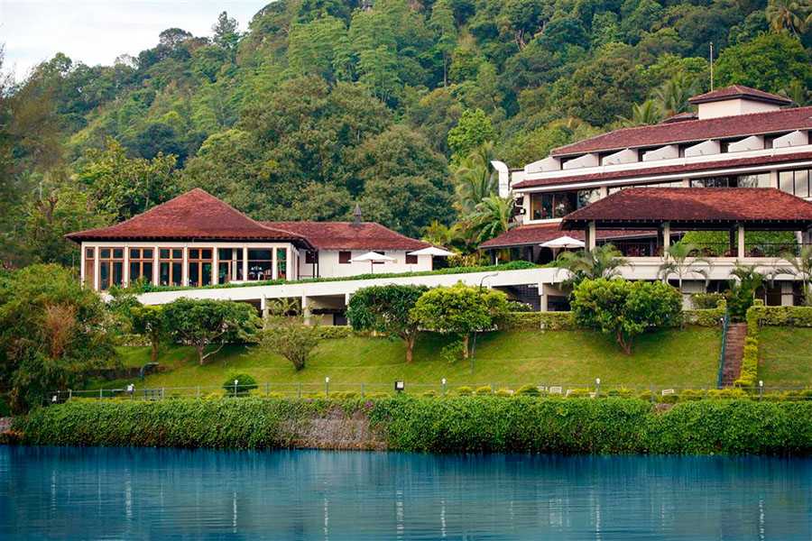 Stay at Cinnamon Citadel, Kandy