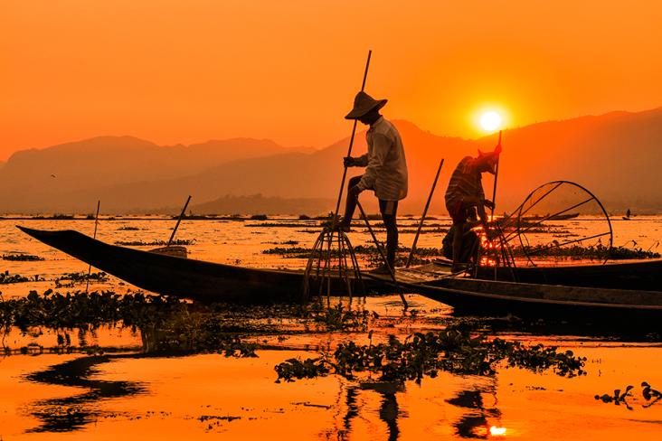 Discover the floating communities of Inle Lake