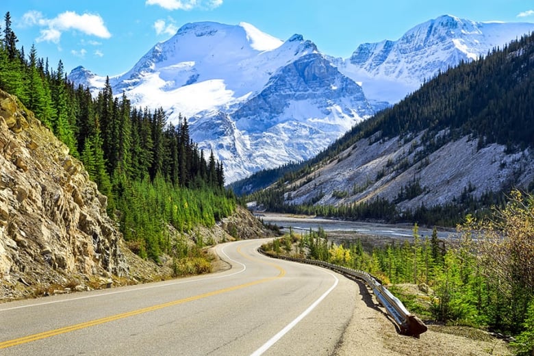 Scenic drive through Banff National Park