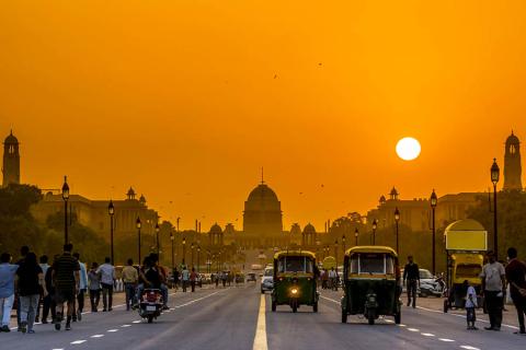 Dodge tuk-tuks at sunset in New Delhi, India | Travel Nation