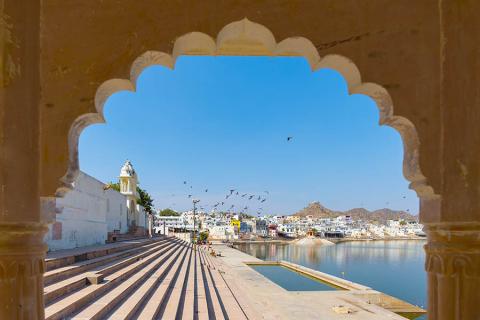See worshippers on the lake in sacred Pushkar | Travel Nation