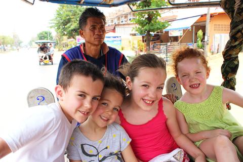 Kids in a tuk-tuk in Thailand | Travel Nation