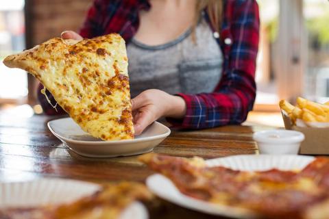 Fill up on foldable pizza in Brooklyn | Travel Nation